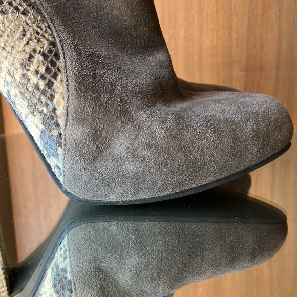 Guess Bootie - Picture 4 of 6